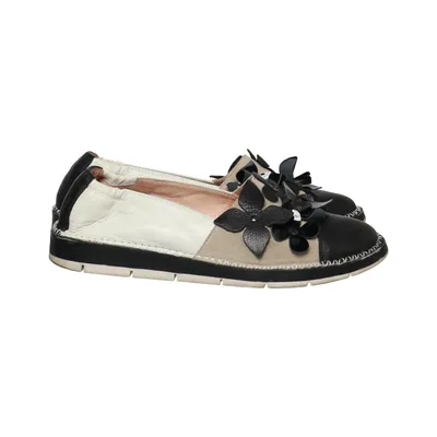 Loafers (Black, White, Beige) from Hispanitas