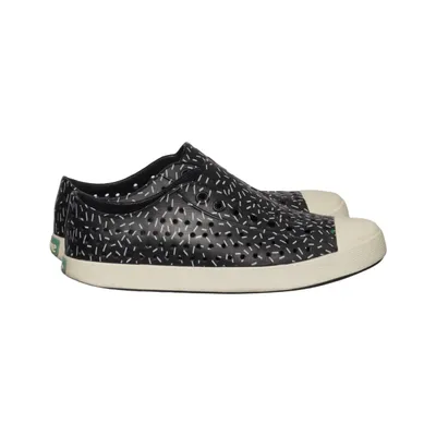 Chaussures d'été en toile (Noir, Blanc) de Native