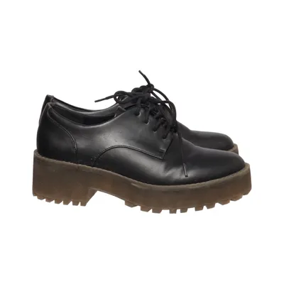 Derbyskor (Svart) från Monki