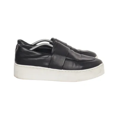 Slip-ons (Sort) fra Vox