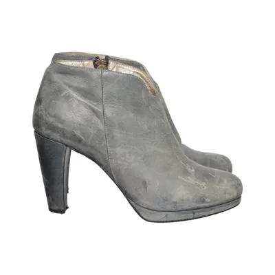 Heeled boots (Gray) from Debbie