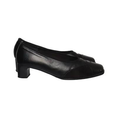 Pumps (Black) from Theresia M