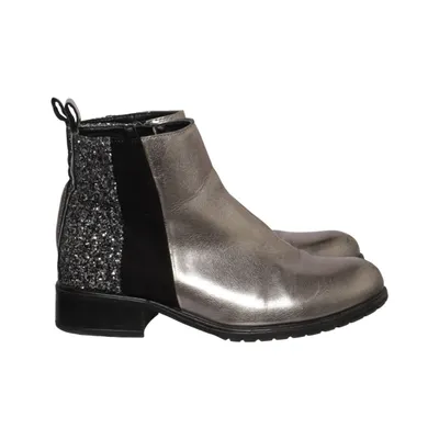 Boots (Silverfärgad, Svart) från Erynn