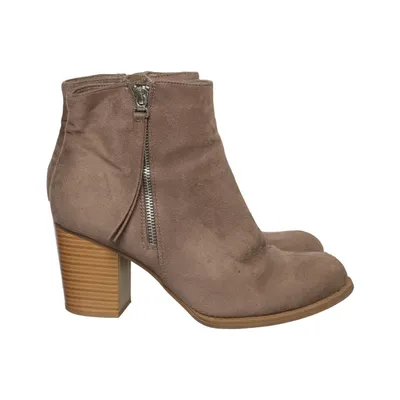 Heeled boots (Beige) from Alley