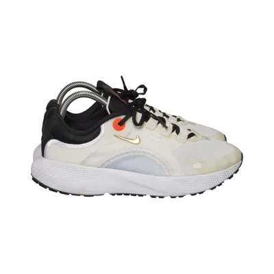 Baskets (Blanc, Noir, Orange) de Nike