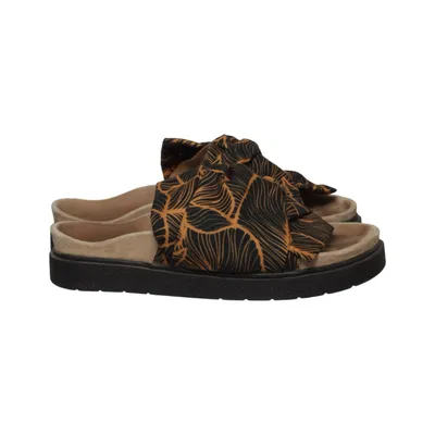 Slip-ins (Black, Brown) from Inuikii