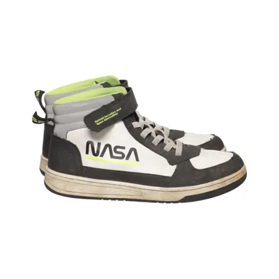 Basketball shoes (White, Black) from Nasa
