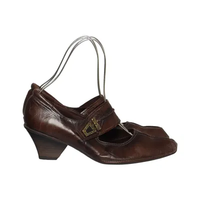 Pumps (Brown) from Hispanitas