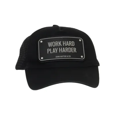 Trucker cap (Work Hard Play Harder) fra John Hatter & Co