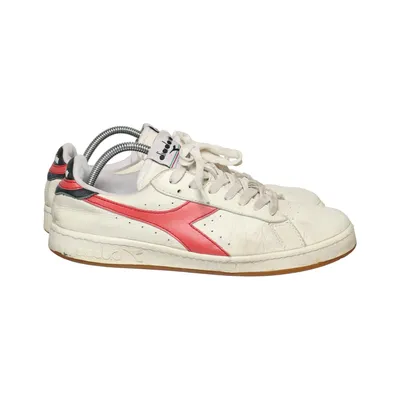 Baskets (Blanc, Rouge) de Diadora