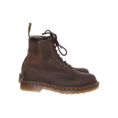 Laced boots (Brown) from Dr. Martens