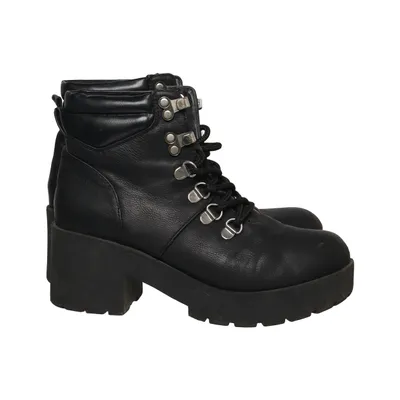 Laced boots (Black)
