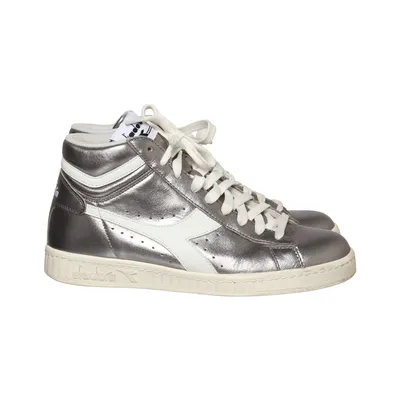 Baskets (Argent, Blanc) de Diadora