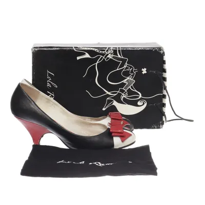 Pumps (Svart, Vit, Röd) från Lola Ramona