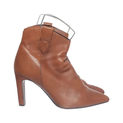 Heeled boots (Korte leren laarsjes in oranje-bruin) from Elvio Zanon Leather