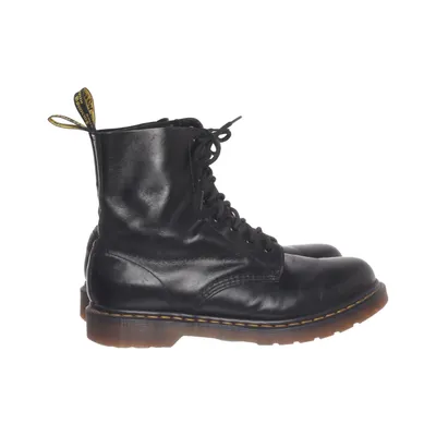 Laced boots (1460) from Dr. Martens