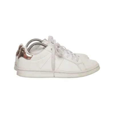 Sneakers (White) from Kawasaki