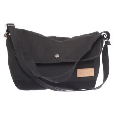 Axelremsväska (Svart) från Eastpak Skinn