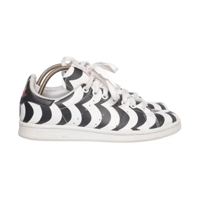 Sneakers (H05757) van Adidas x Marimekko