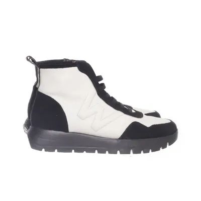 Bottes à lacets (Blanc, Noir) de Wonders