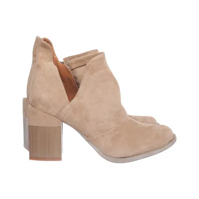 Bottes à talons (Beige) de Bella Paris