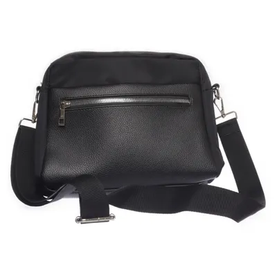 Axelremsväska (Svart) från Butigo