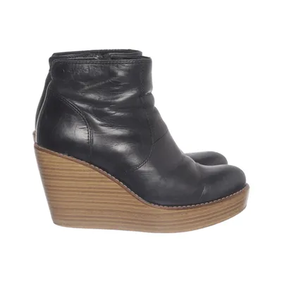 Wedges (Black) from Vagabond