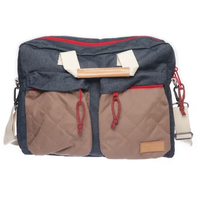 Datorväska (EK02386Q) från Eastpak Skinn