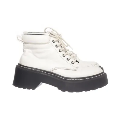 Kängor (Vit, Svart) från Pull & Bear