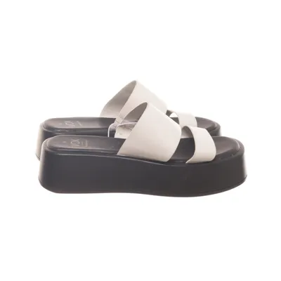 Slip-ins (Beige) from Vox