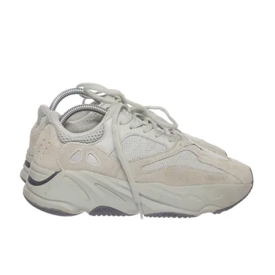 Sneakers (Yeezy Boost 700) från Adidas x Yeezy