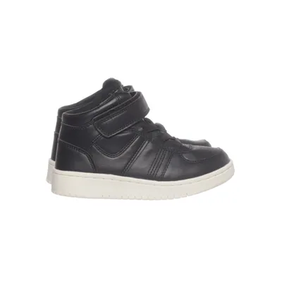 Sneakers (Black) from Lyn