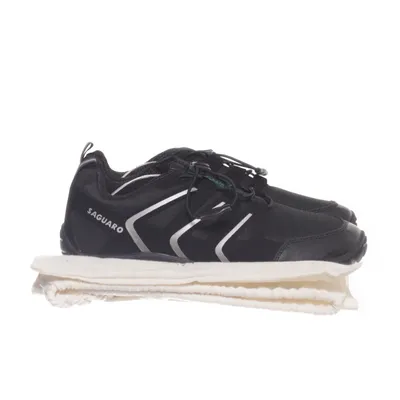 Sneakers (Zwart) van Saguaro