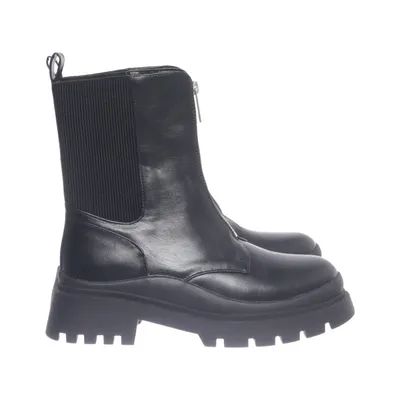 Chelsea boots (Black) from Erynn
