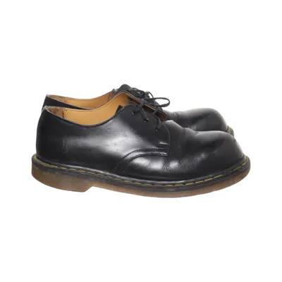 Derby shoes (1925) from Dr. Martens