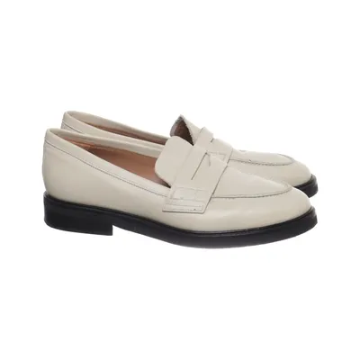 Loafers (Beige) from Flattered