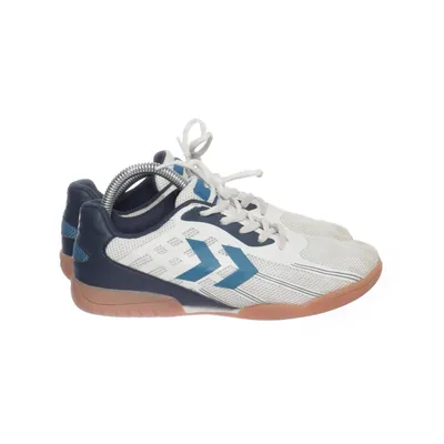 Trainers (213847) from Hummel