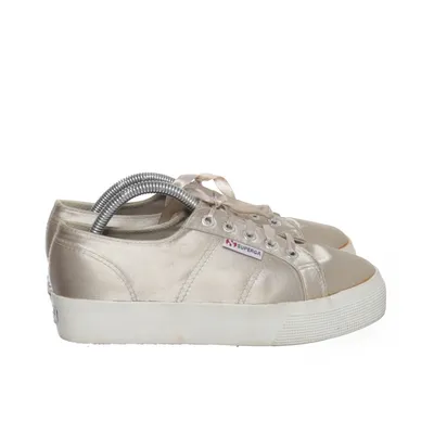 Chaussures en toile (Beige) de Superga