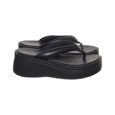 Teenslippers (Zwart) van Urban Outfitters