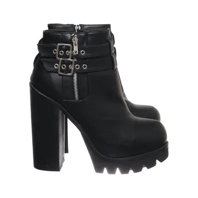 Stiefeletten (Schwarz) von New Look