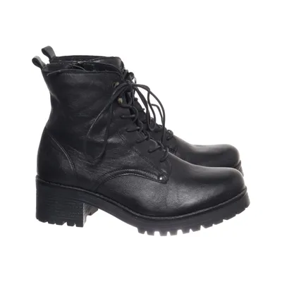 Laced boots (Black) from Hush Puppies Leather