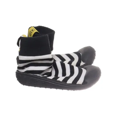 Walking shoes (Black, White) from Tassa