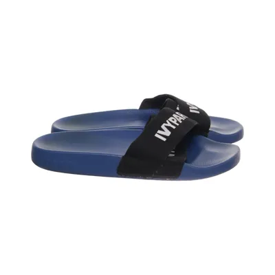 Mules (Bleu, Noir) de Ivy Park