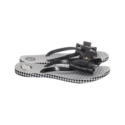 Flip-flops (Black, White) from Zaxy