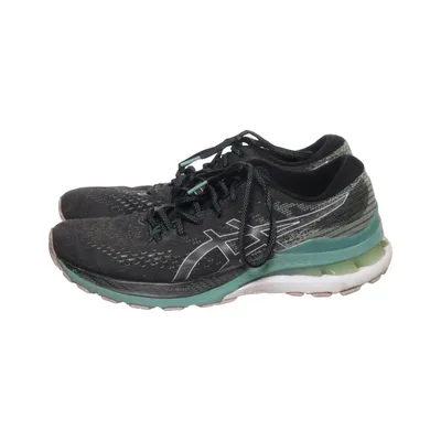 Running shoes (Gel-Kayano 28) from Asics