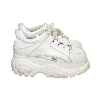Baskets (Blanc) de Buffalo London Cuir