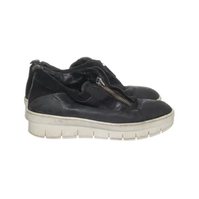Sneakers (Black, White) from Nude of Scandinavia