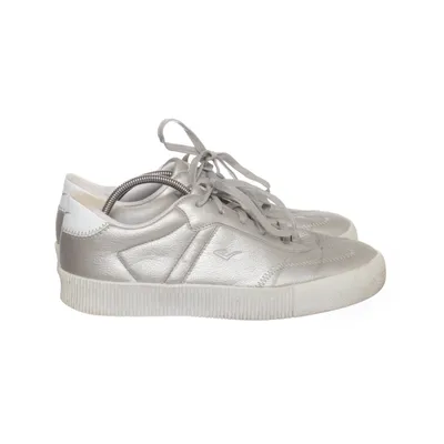 Trainers (Silver) from Everlast
