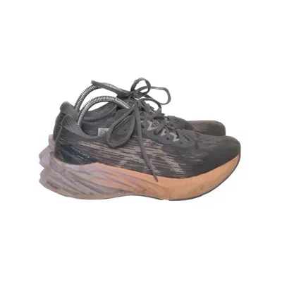 Löparskor (1012B288) från Asics