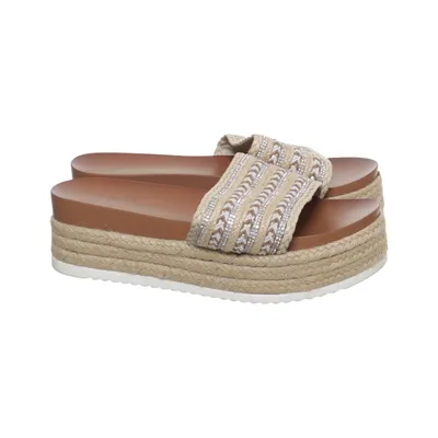 Slip-ins (Beige, Bruin) van Ella Cruz